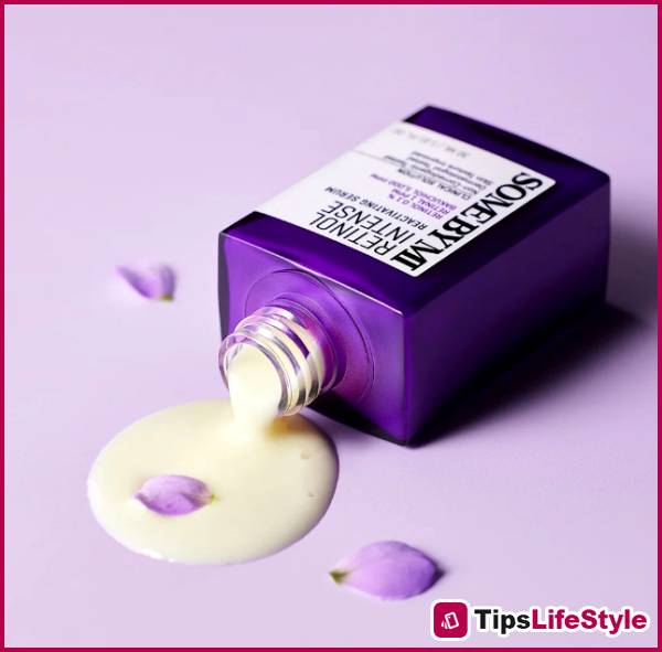 images 3 of 4 retinol products under 1 million VND that help prevent aging and reduce wrinkles.