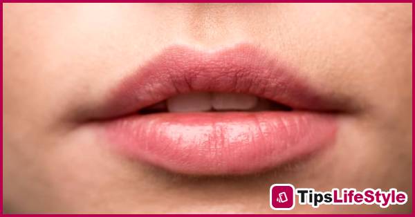 images 1 of The right way to care for your lips to restore their natural pink color.