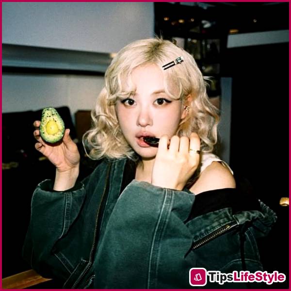 images 2 of Rosé's secret to losing weight while maintaining a full face: proper diet and exercise.