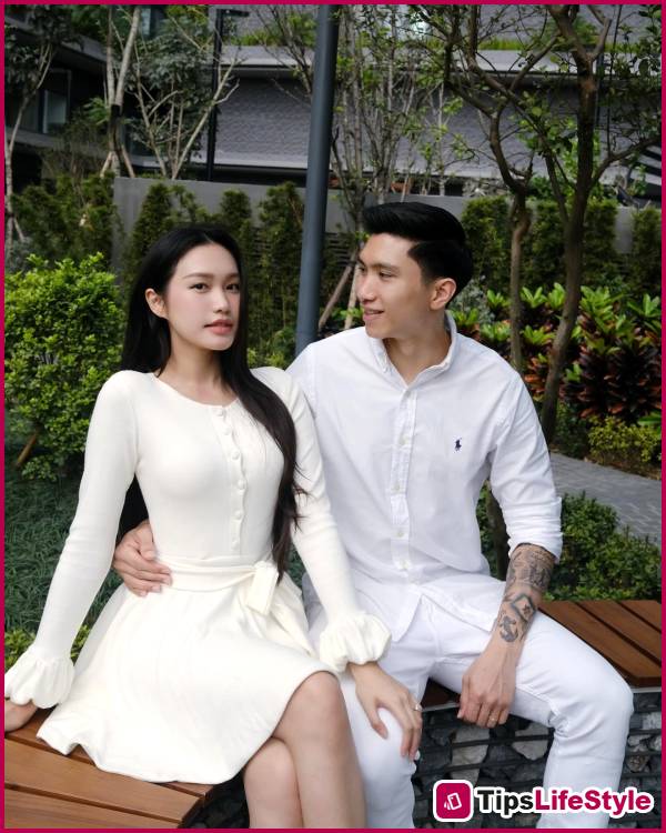 images 6 of Without saying many sweet words, Doan Van Hau shows his affection for his wife in this way: Just look at their outfits and you'll understand!