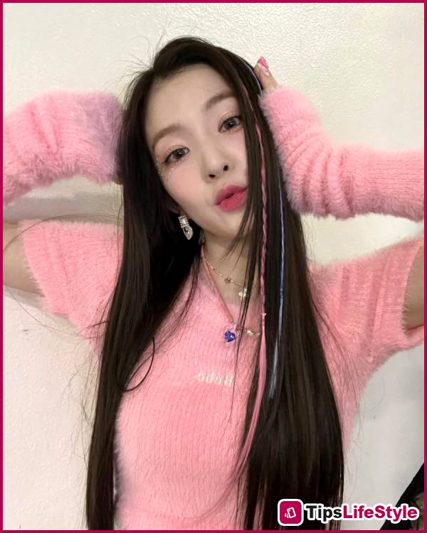 images 2 of The secret to wearing pink elegantly like Irene.