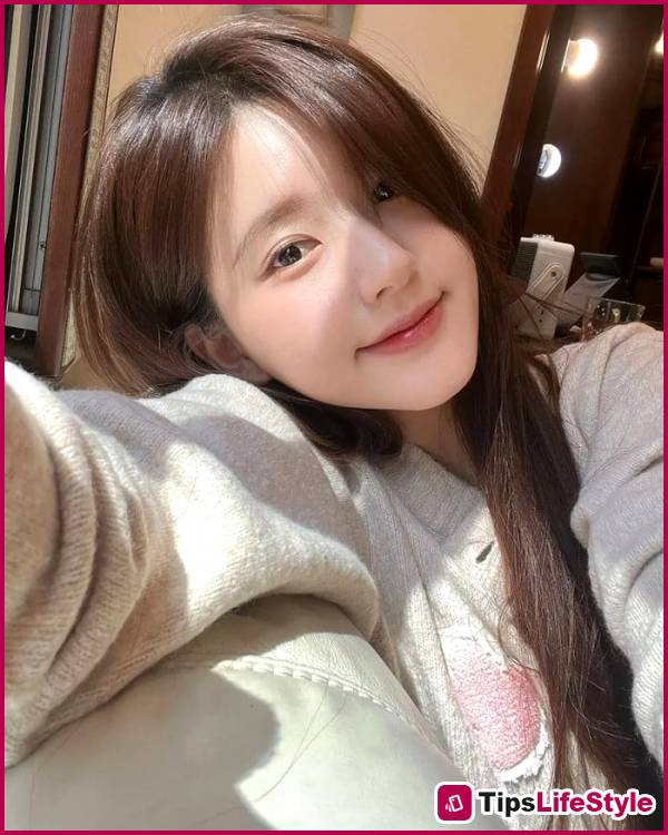 images 1 of The secret to Zhao Lusi's always clear, radiant, and naturally glowing skin.