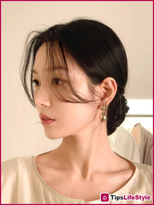 images 1 of 4 simple hairstyles that make your face look slimmer in the summer.