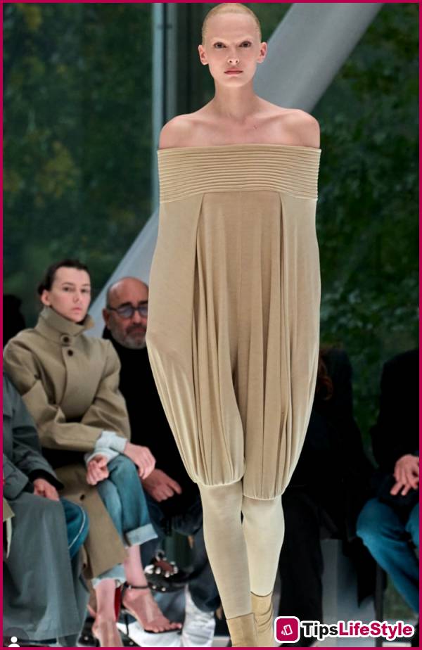 images 2 of The situation with the world's most baffling pair of pants has netizens flooding the internet with memes the moment they see it.