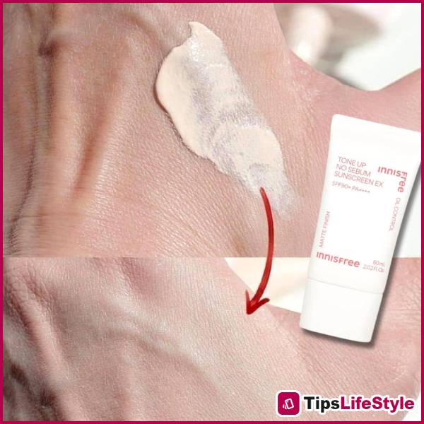 images 8 of Song Hye Kyo's skincare secret: Even at 40+, her skin remains smooth, radiant, and youthful.