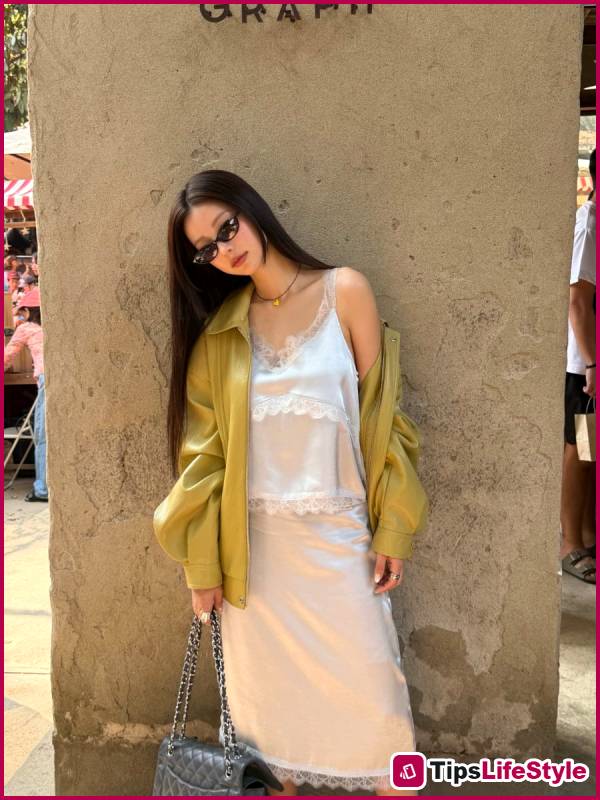 images 5 of 5 summer fashion items that will keep your look light, cool, and sophisticated.