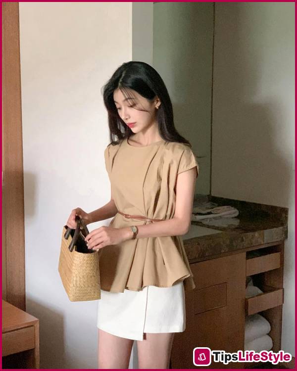 images 1 of 5 summer items that make you look taller and more balanced without high heels.