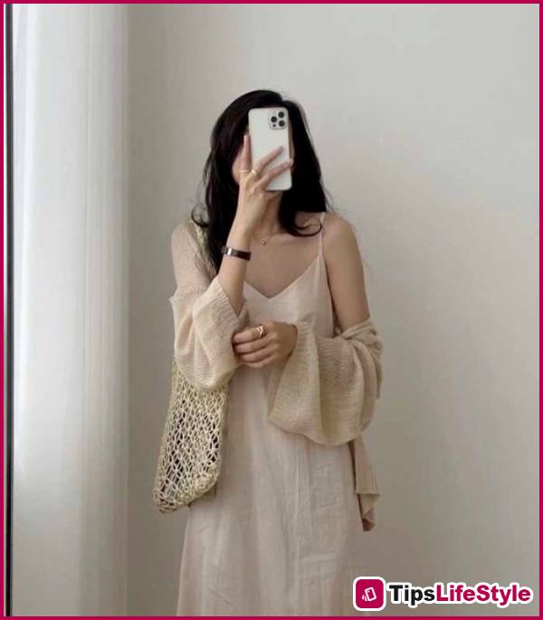 images 3 of 4 summer office outfit suggestions: simple yet elegant and fresh.