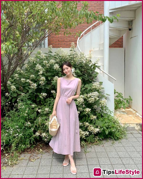 images 5 of 5 summer outfit formulas to help you look taller and create a subtly slimmer silhouette.