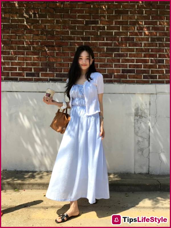 images 5 of 5 summer outfit ideas to help you look younger without being overly complicated.