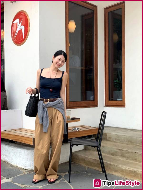 images 1 of 5 summer outfit ideas to help short-haired women always stand out and look attractive.