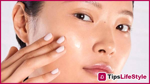 images 1 of 3 things to adjust to keep your skin stable when it gets oily in hot weather.