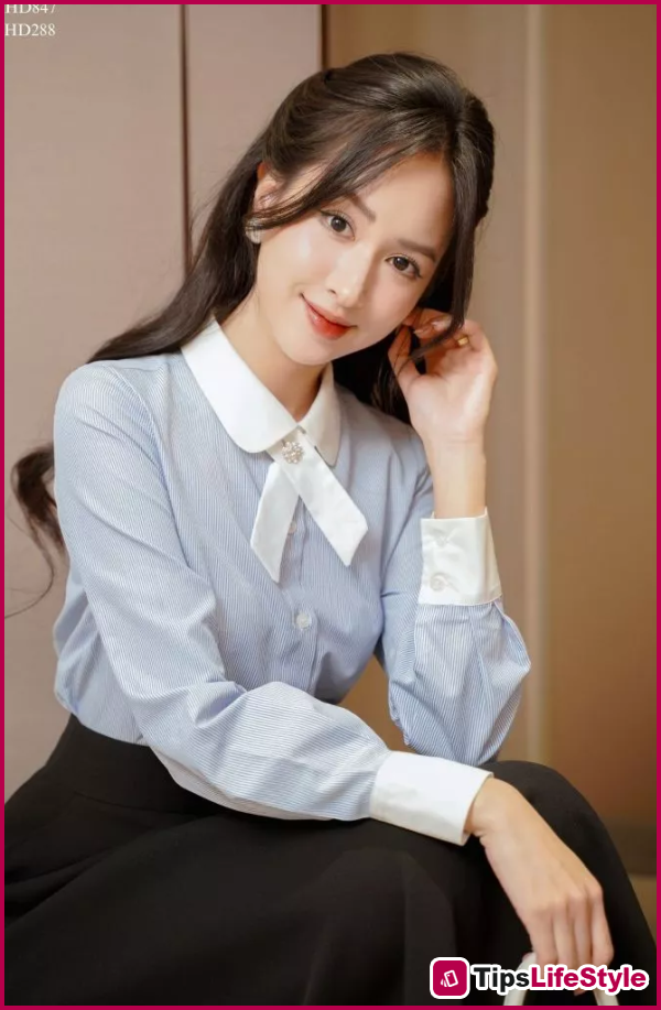 images 7 of This type of shirt, which looks good with anything, can also make you look up to 5 years younger.