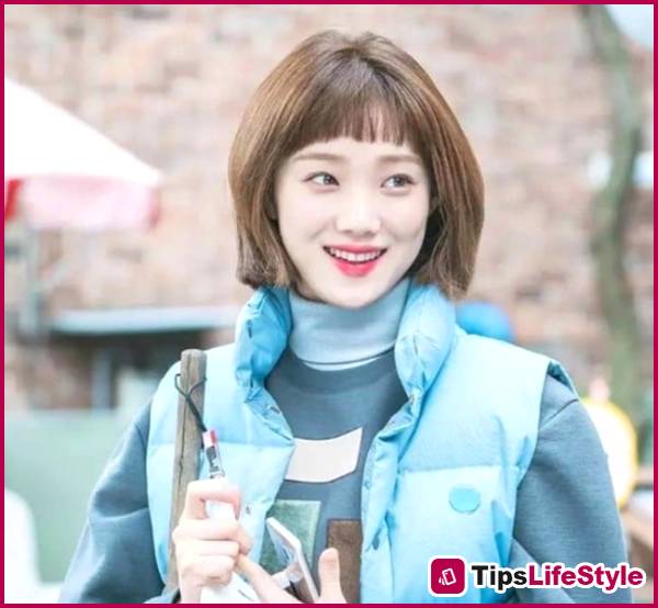 images 4 of 4 types of bangs that effectively 'slim down' square and round faces.