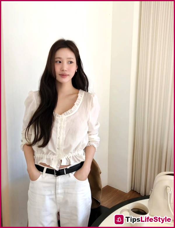 images 3 of 5 types of blouses that will make your figure look slimmer in the summer.