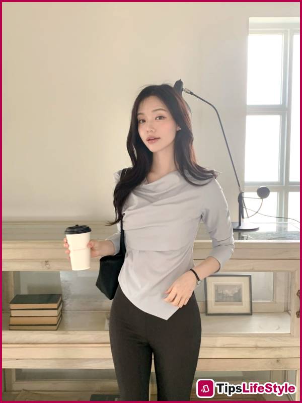 images 4 of 5 types of blouses that will make your figure look slimmer in the summer.