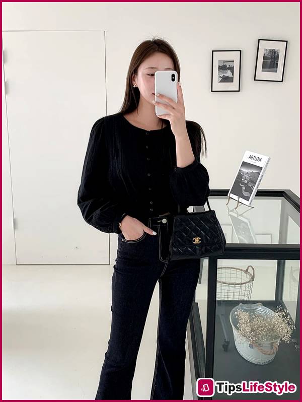 images 5 of 5 types of blouses that will make your figure look slimmer in the summer.