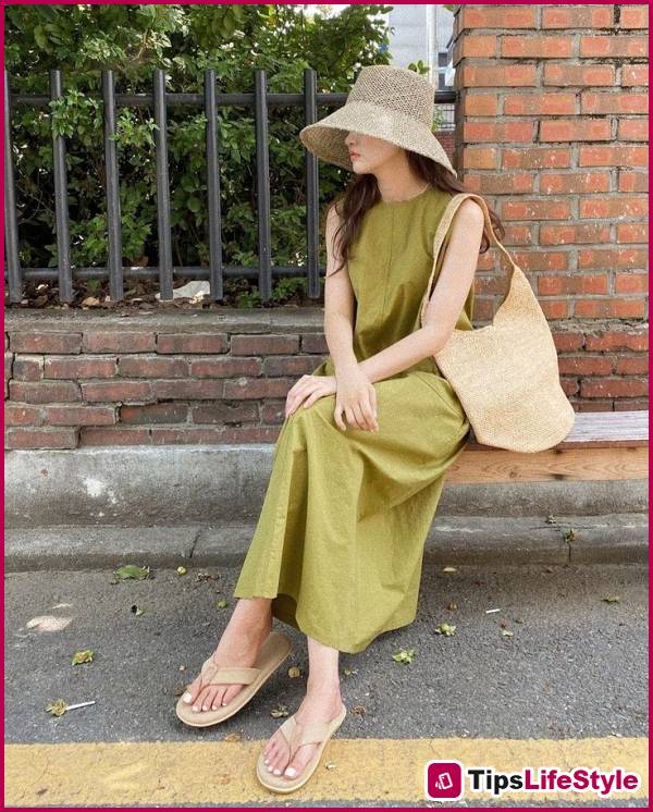 images 1 of 4 types of lightweight summer dresses that look amazing in photos.