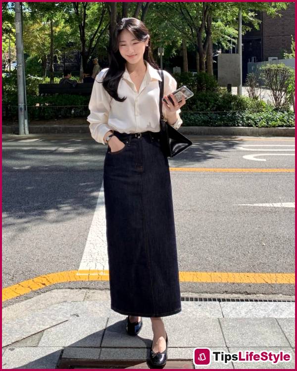 images 2 of 4 types of shoes that are perfect for wearing with skirts in summer, stylish yet comfortable.
