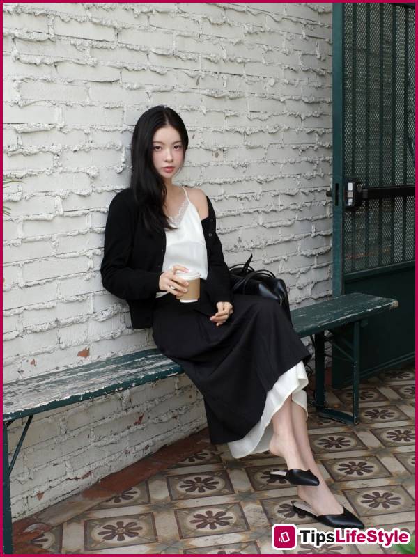 images 3 of 4 types of shoes that are perfect for wearing with skirts in summer, stylish yet comfortable.