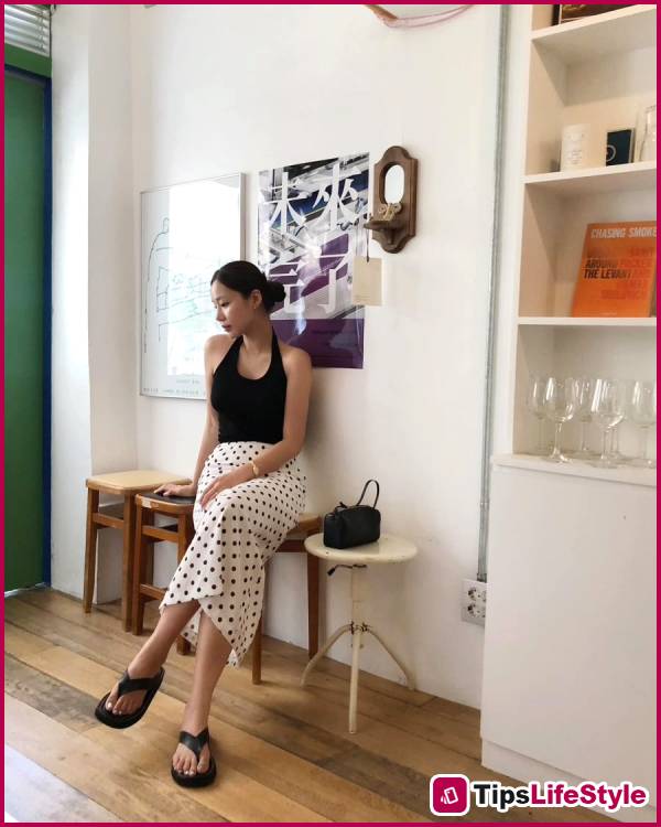 images 4 of 4 types of shoes that are perfect for wearing with skirts in summer, stylish yet comfortable.