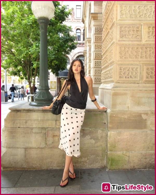 images 3 of 4 types of summer skirts that are easy to wear, flattering, and never go out of style.
