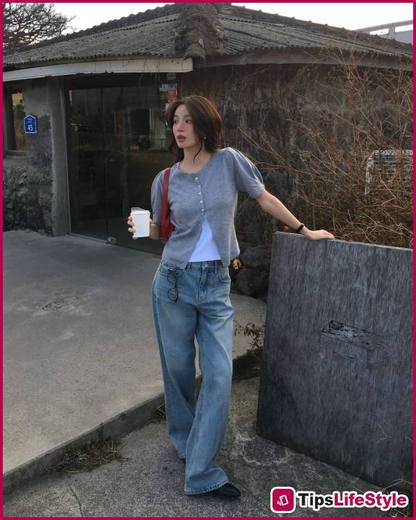 images 3 of 4 types of trousers leading the summer 2026 trends: comfortable yet stylish.