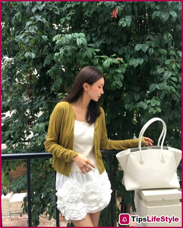 images 1 of 4 ways to style a mini skirt to always stand out, from strolling around town to traveling.