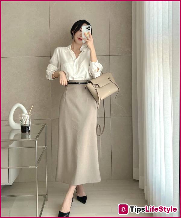 images 4 of 5 ways to style a minimalist skirt that still make you stand out, suitable for both the office and casual outings.