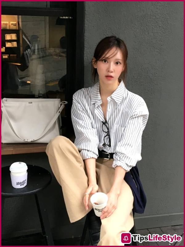 images 3 of 5 ways to style white and beige pants to make your summer look more attractive.