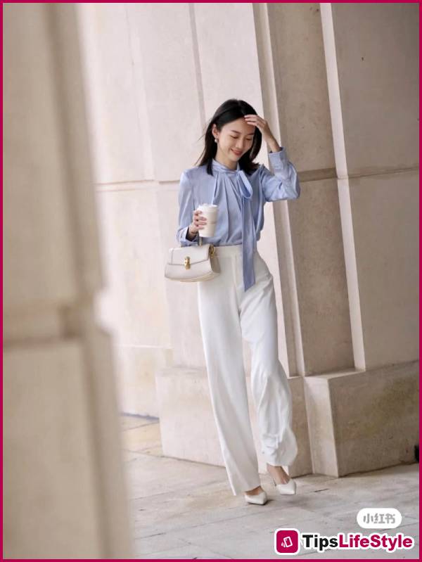 images 1 of 4 ways to style white pants to create a more youthful and elegant look than jeans.