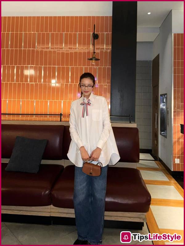 images 1 of 4 ways to style wide-leg jeans like Vietnamese celebrities for summer.
