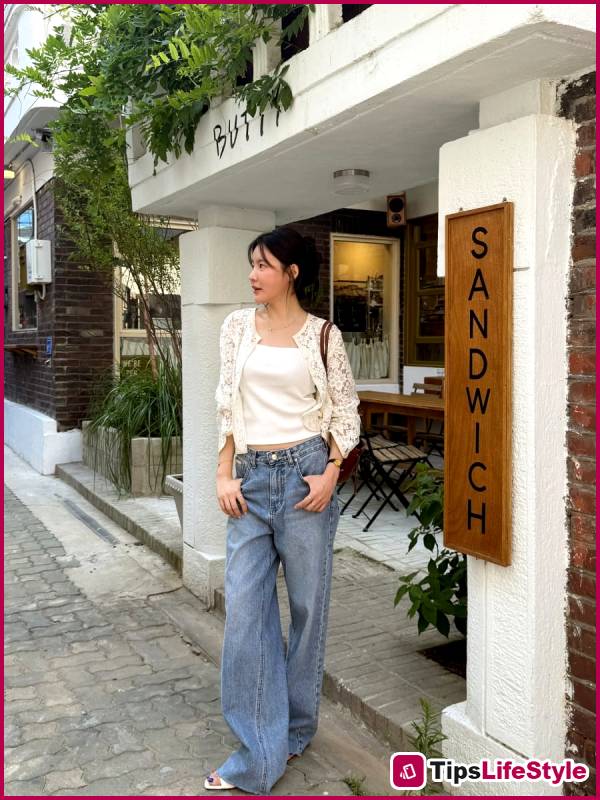 images 1 of 4 ways to style wide-leg pants to make your summer look even more attractive.