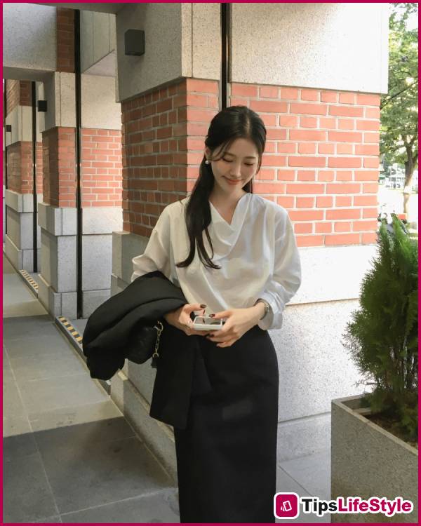 images 2 of 5 ways to wear office dresses elegantly, making your work style softer and more refined.