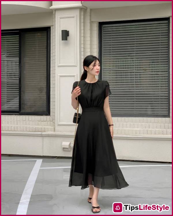images 4 of 5 ways to wear office dresses elegantly, making your work style softer and more refined.