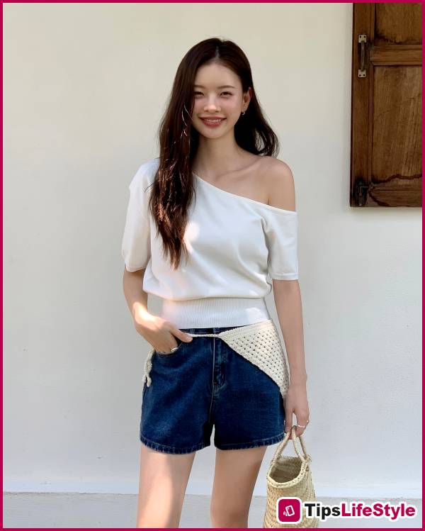 images 3 of 4 ways to wear shorts stylishly in the summer that will take your look stunning; knowing them will elevate your style to a whole new level.