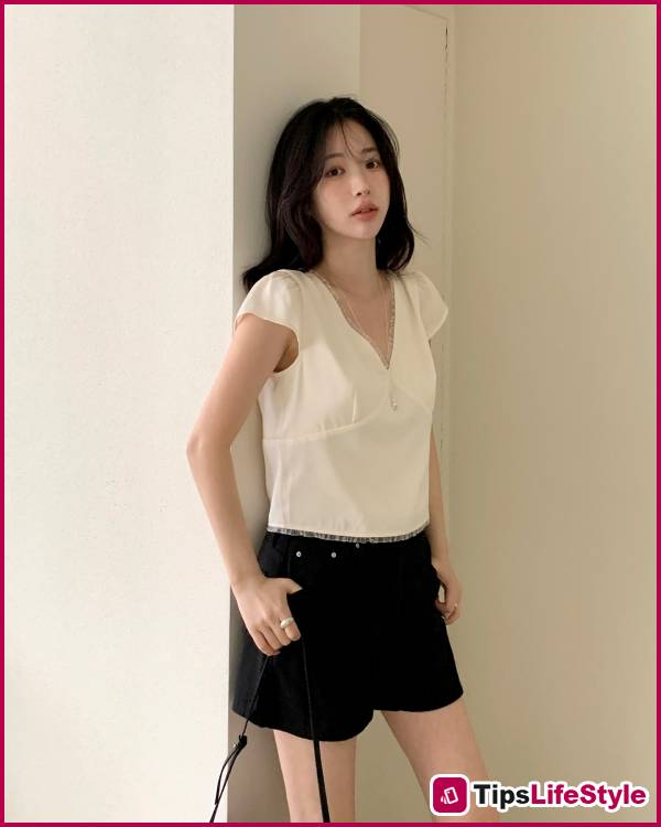 images 4 of 4 ways to wear shorts stylishly in the summer that will take your look stunning; knowing them will elevate your style to a whole new level.