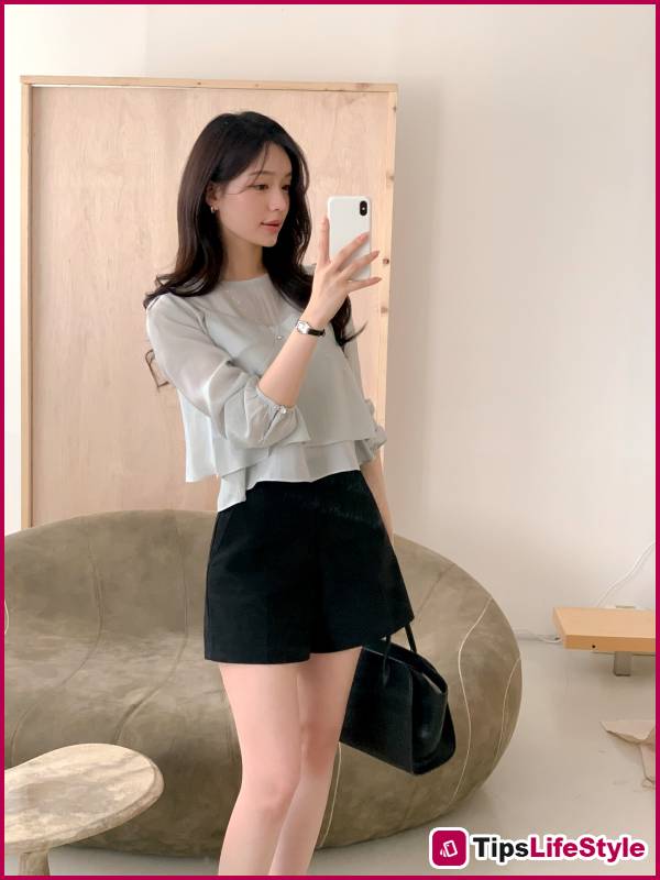 images 5 of 4 ways to wear shorts stylishly in the summer that will take your look stunning; knowing them will elevate your style to a whole new level.