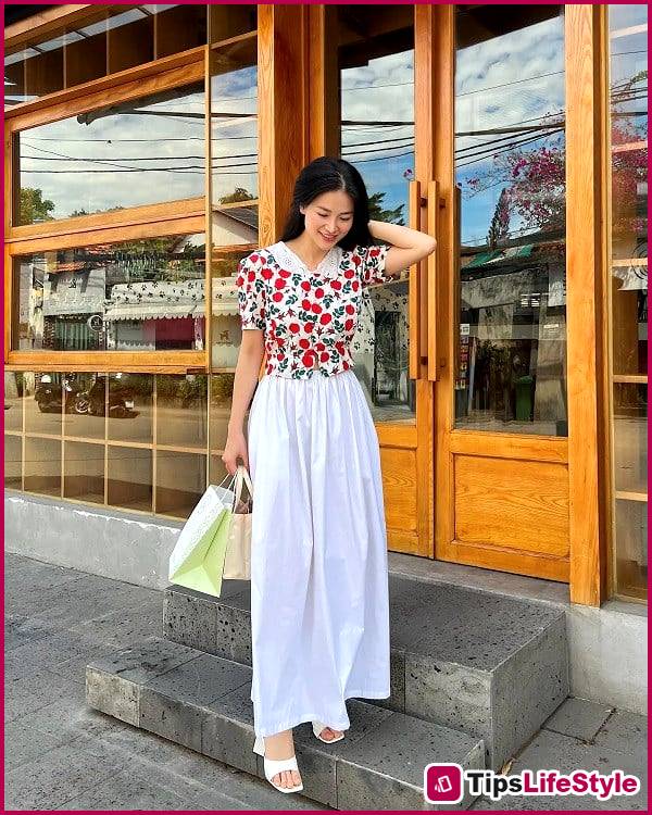 images 3 of White linen dress – a minimalist choice that can elevate your summer style.