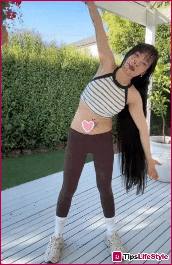 images 13 of A woman in her 40s does hip-shaking 100 times a day for 15 years, and regardless of whether she's curvy or slim, she still has a slender waist.