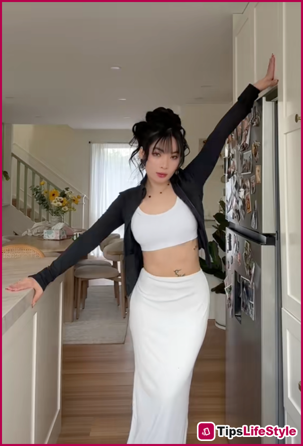 images 17 of A woman in her 40s does hip-shaking 100 times a day for 15 years, and regardless of whether she's curvy or slim, she still has a slender waist.