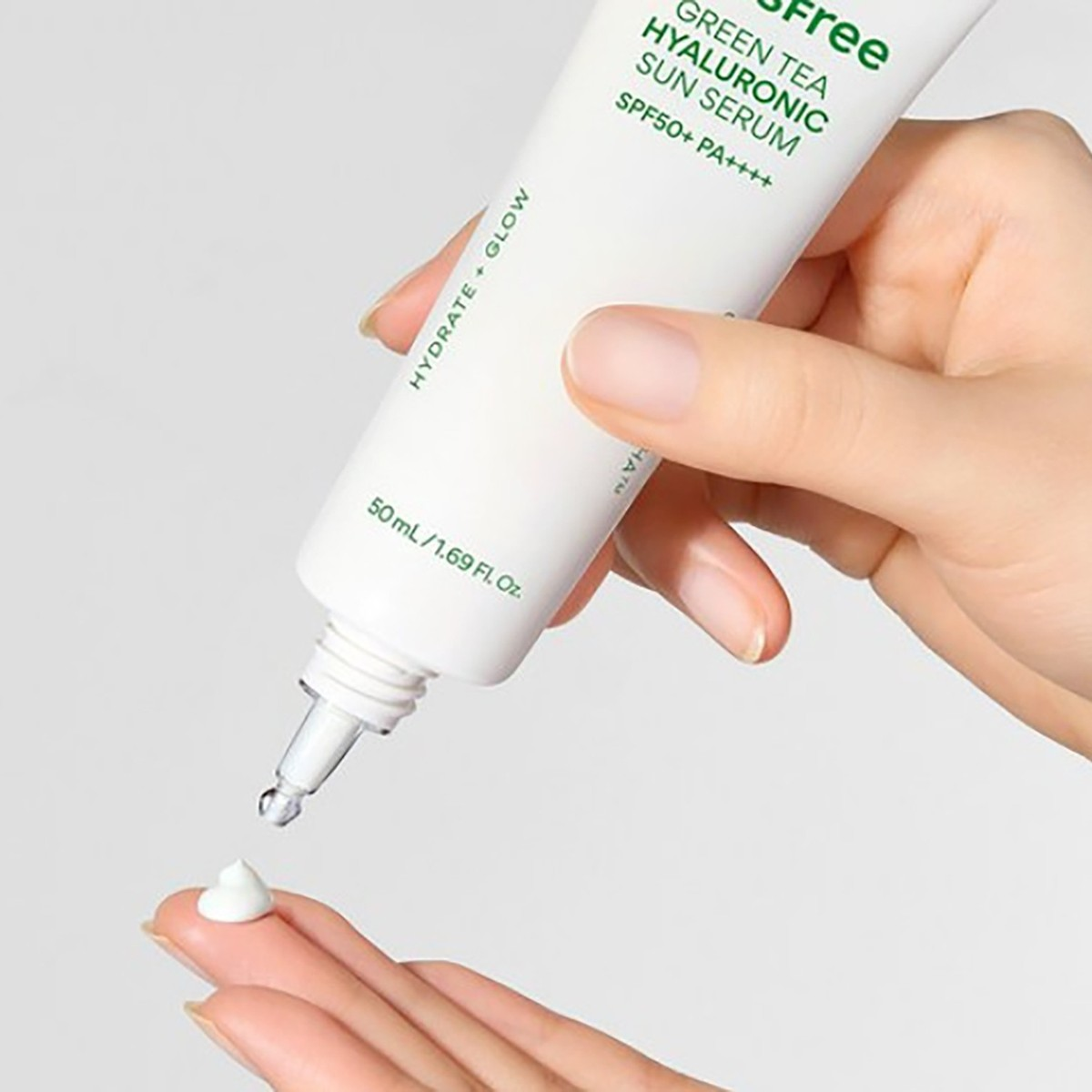 images 10 of No one would believe this woman is 32 years old, all thanks to her surprisingly affordable skincare routine.