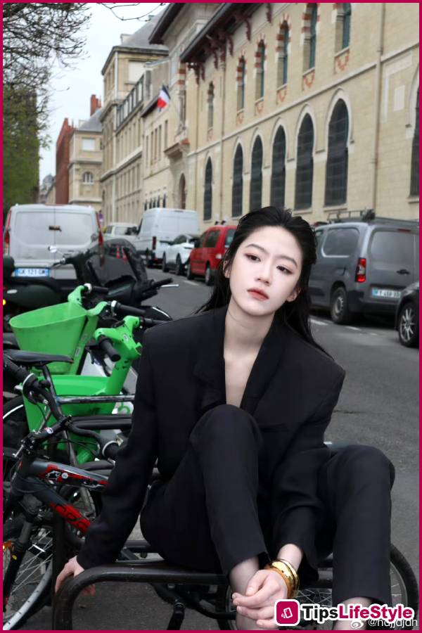 images 4 of Xiang Han Chi, the 'bad girl' from China, is causing a sensation with her seductive fashion style.