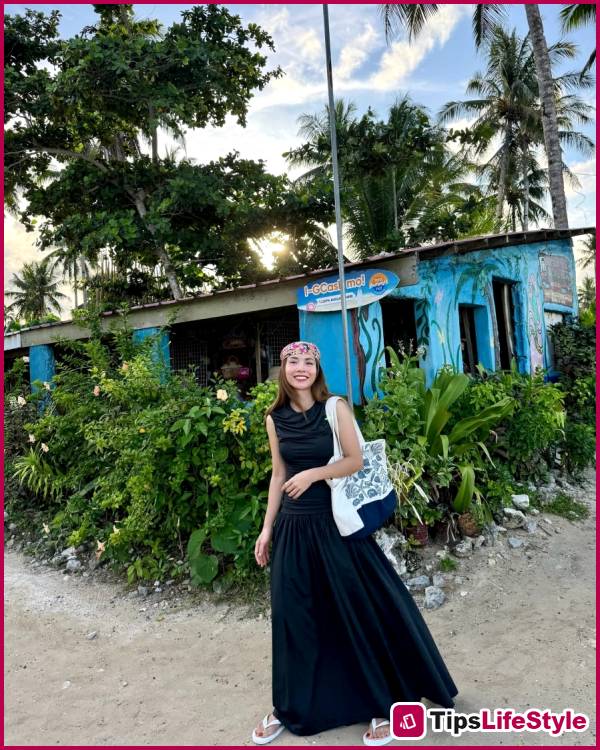 images 3 of 10 youthful and vibrant travel outfit ideas from Yen Trang at age 42.