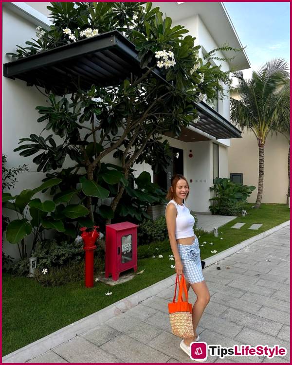 images 5 of 10 youthful and vibrant travel outfit ideas from Yen Trang at age 42.