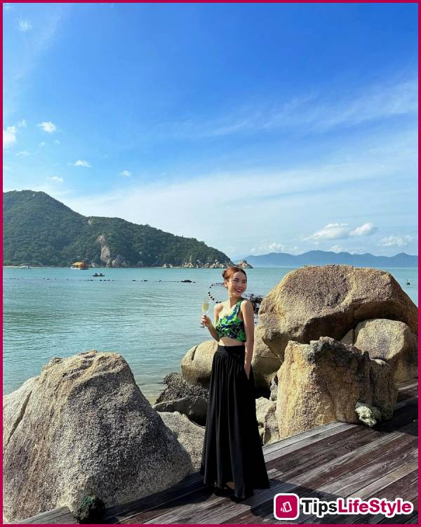images 8 of 10 youthful and vibrant travel outfit ideas from Yen Trang at age 42.