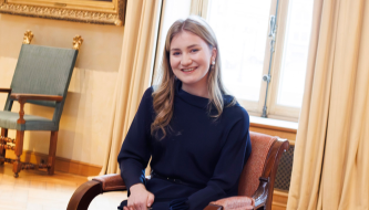 Princess Elisabeth of Belgium practices being Queen amidst political challenges.