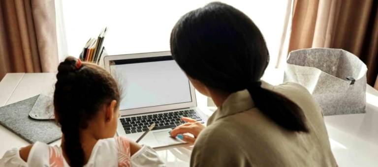 Three types of mothers are likely to unintentionally raise their children to become their own 'enemies,' especially the third type.
