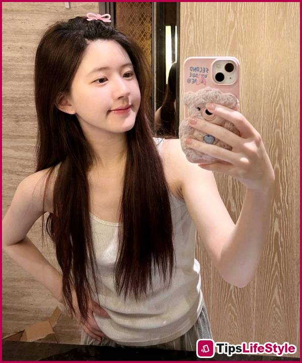 images 2 of Zhao Lusi maintains her smooth and radiant skin thanks to 4 simple habits: No miraculous or extraordinary techniques, anyone can follow them.